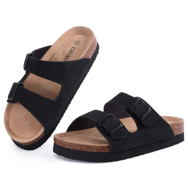 Sandales d'été plates et confortables pour un confort quotidien, avec des boucles pratiques et un design unisexe.