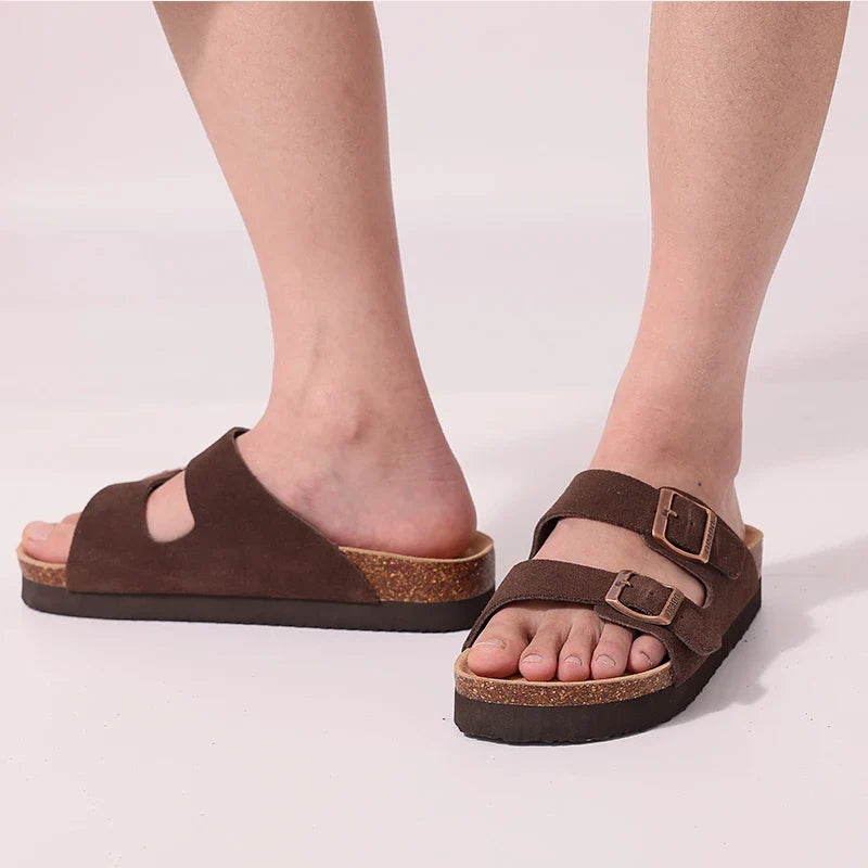 Sandales confortables unisexe à semelle plate, parfaites pour la marche en été grâce à leurs boucles ajustables.