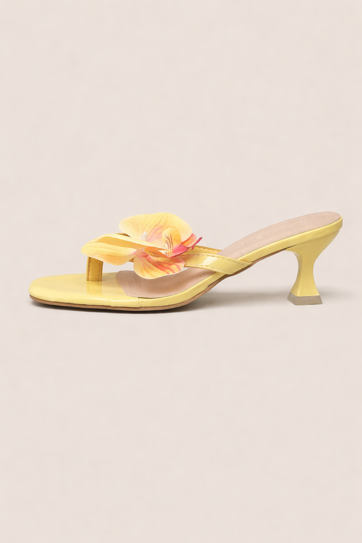 Sandales à talons femme élégantes avec fleur décorative, bout ouvert, parfaites pour soirées chic et événements.