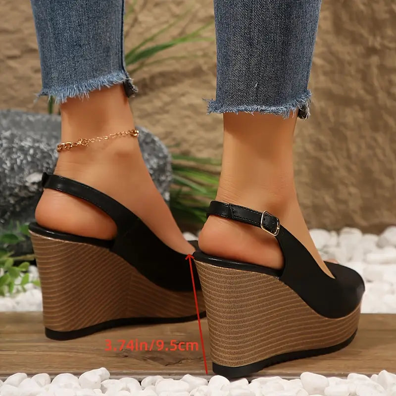 "Sandales talons noirs élégantes pour femmes Audrey, design moderne et finition soignée, vue détaillée en extérieur."
