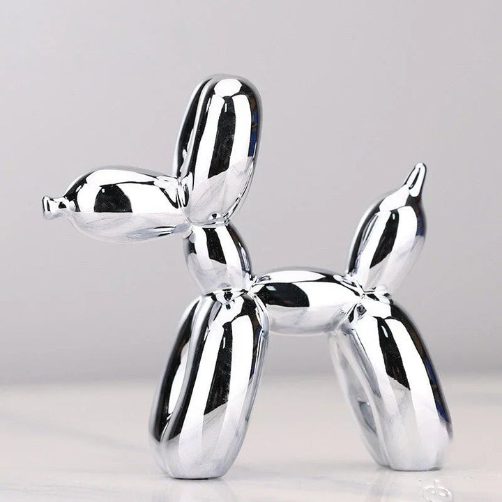 "Sculpture animale en ballon, design moderne, surface brillante, décoration intérieure élégante et amusante."