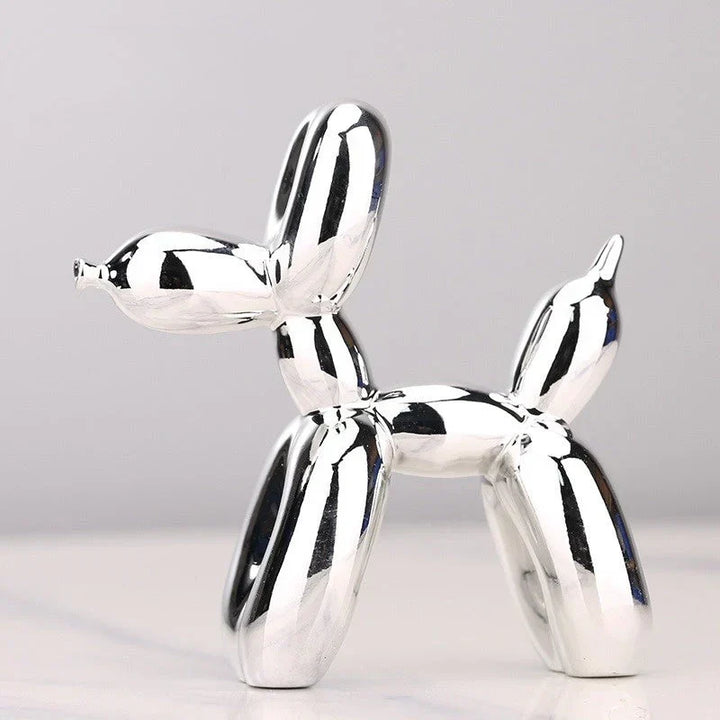 "Sculpture animale en ballon, design moderne, surface brillante, décoration intérieure élégante et amusante."