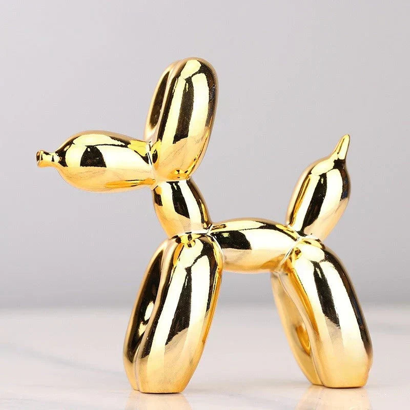 "Sculpture animale en ballon, design moderne, surface brillante, décoration intérieure élégante et amusante."