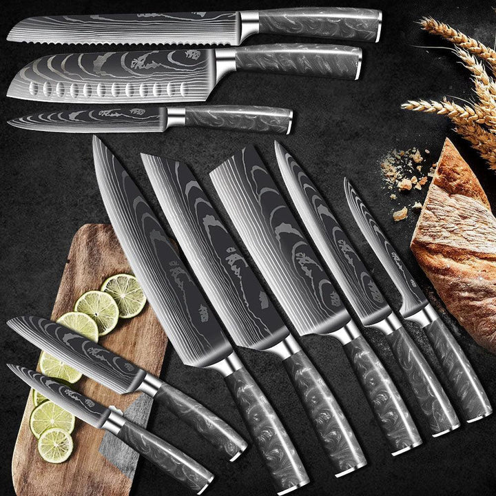 Set de 10 couteaux acier carbone.  Design élégant, lames précises, poignées ergonomiques.  Coffret cadeau inclus.