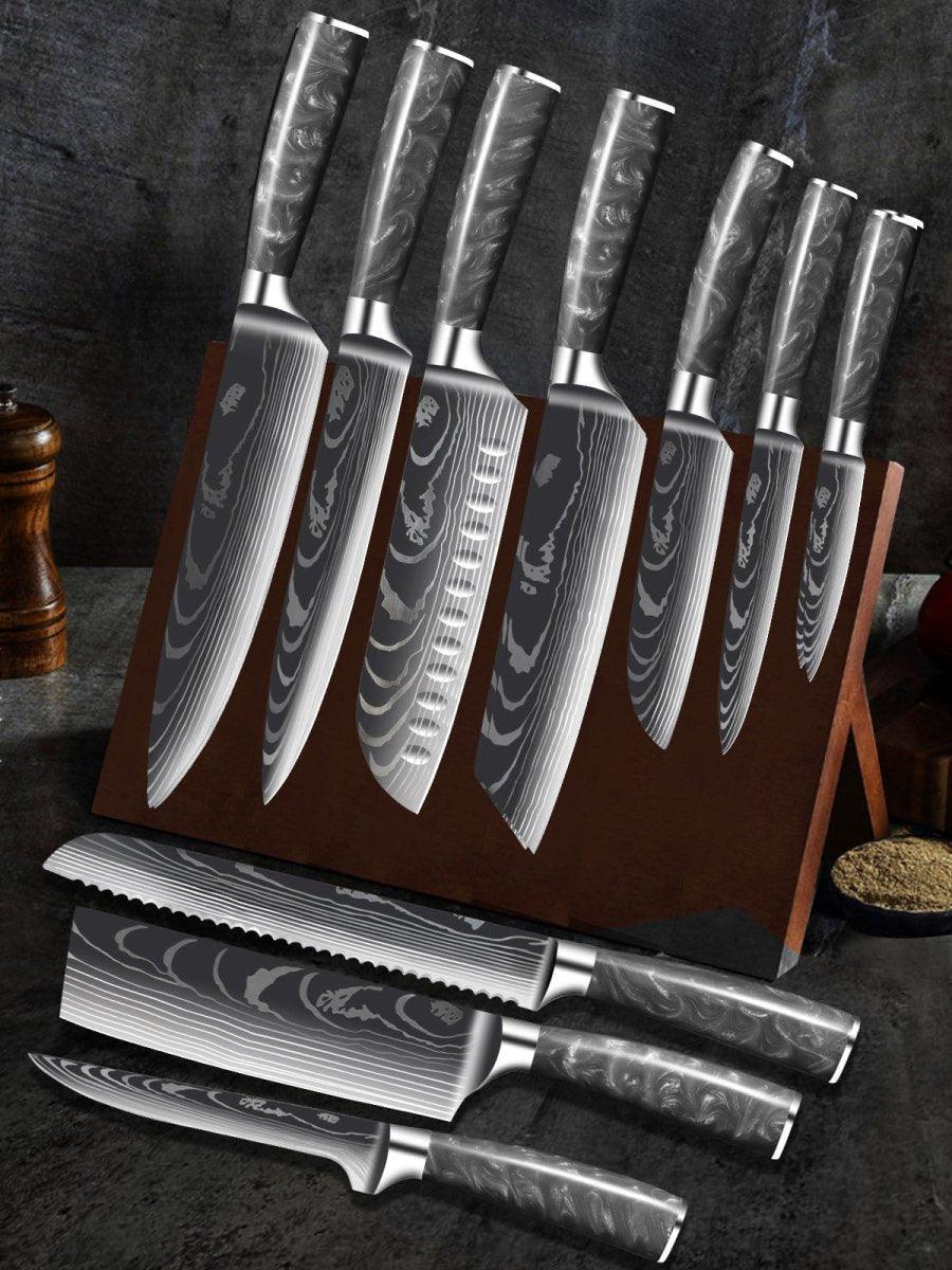Set de 10 couteaux acier carbone.  Design élégant, lames précises, poignées ergonomiques.  Coffret cadeau inclus.