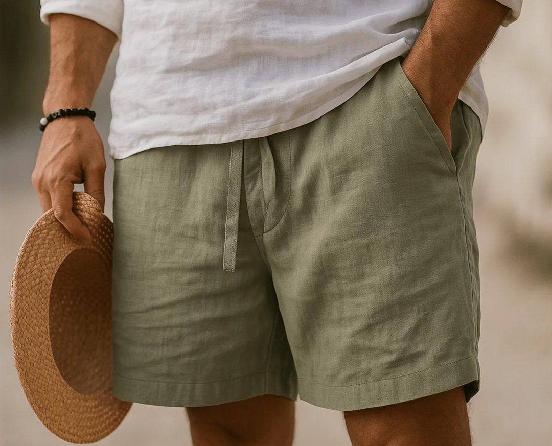 Short homme respirant en lin, parfait pour l'été. Design léger avec taille élastique et poches pratiques.