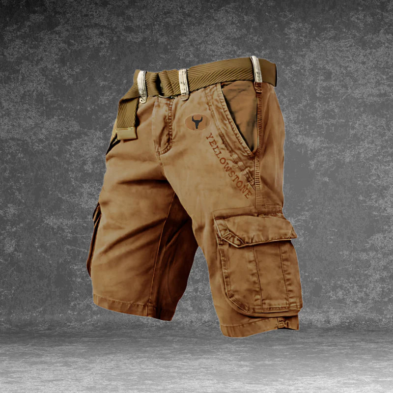 Short cargo homme plié, prêt pour le voyage. Léger, durable, indispensable pour l'été.