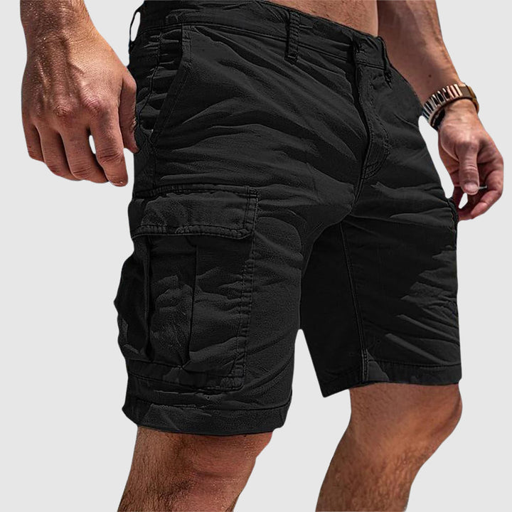 Short homme cargo confortable avec multiples poches, idéal pour l'exploration urbaine et les activités estivales.