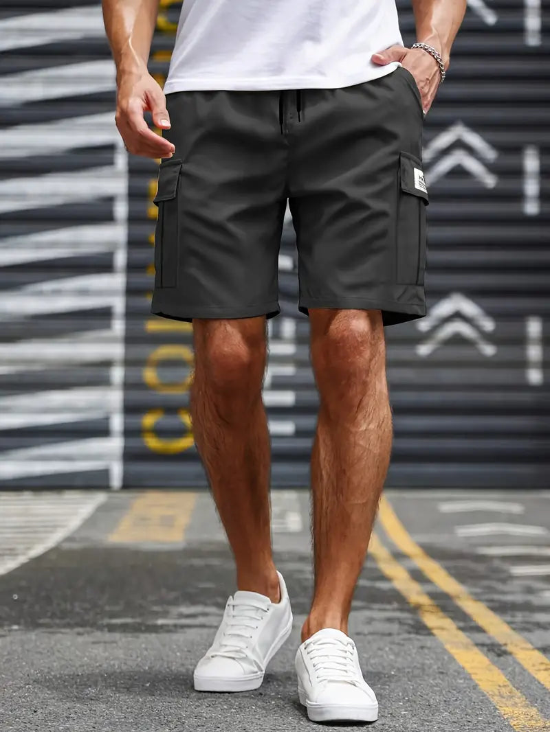 Short cargo noir pour homme, confort et style, poches multiples, parfait pour l'été.