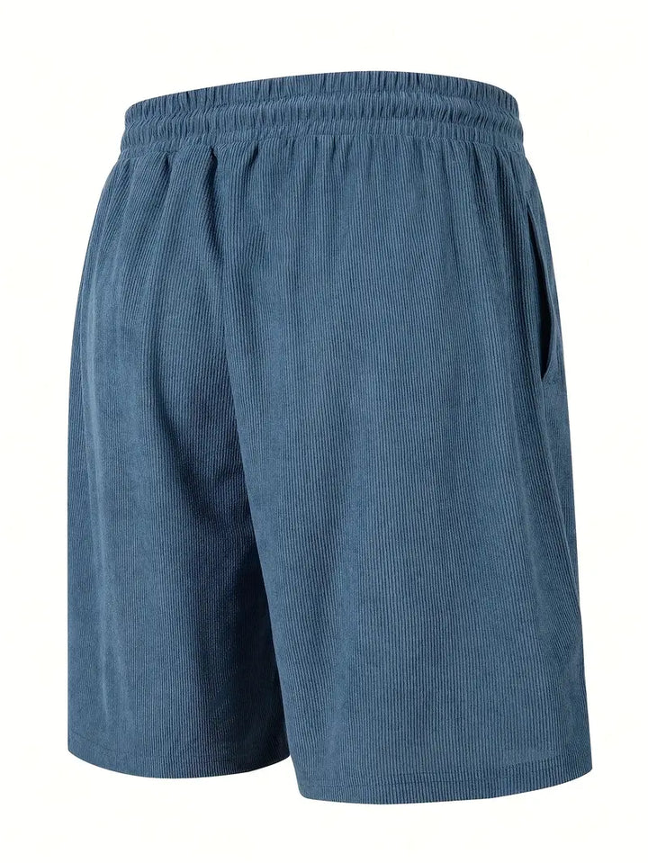 Short bleu pour hommes, coupe décontractée, parfait pour l'été et les activités de plein air.