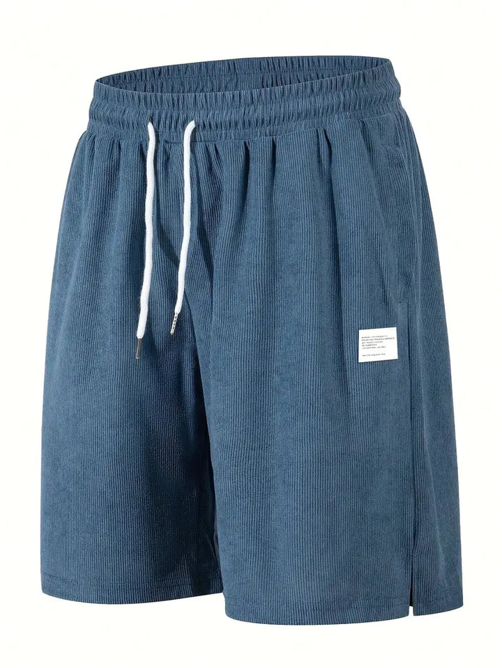 Short homme confortable pour l'été. Design décontracté et moderne, idéal pour la plage ou la ville.