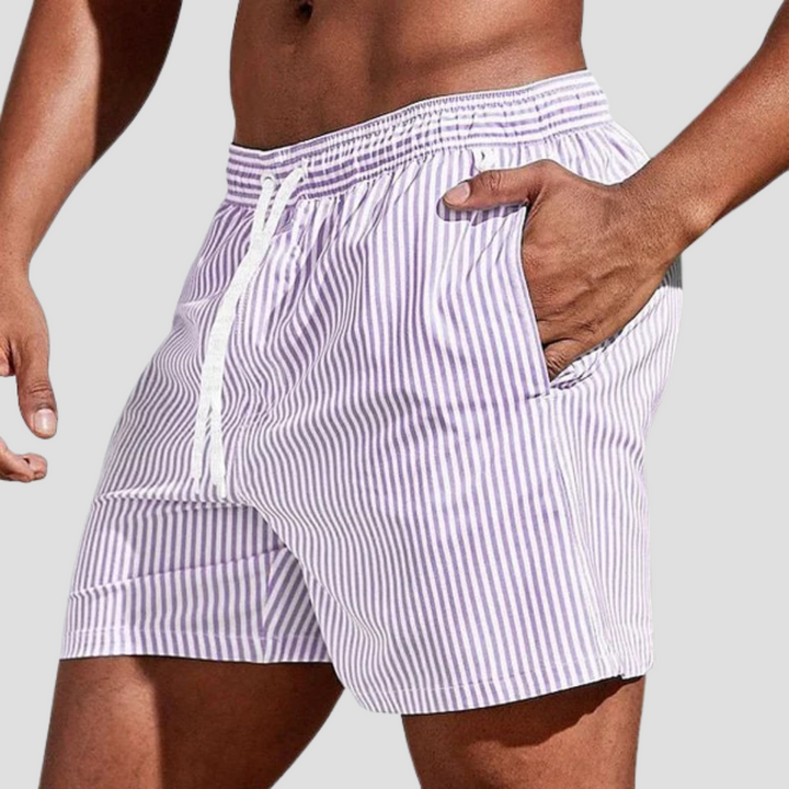 Short de bain à rayures pour hommes, style décontracté et élégant, taille élastique et poches latérales.