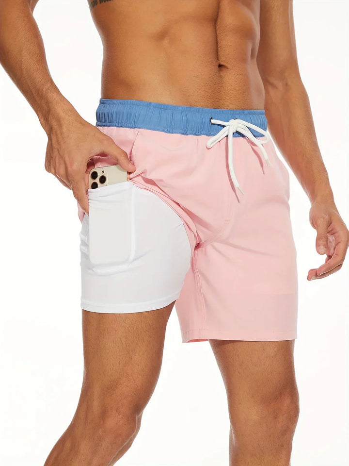 Homme nageant en short de bain athlétique. Maillot de séchage rapide pour performance, plage et piscine.