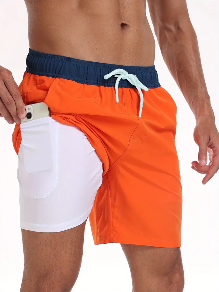 Détail de la poche zippée sécurisée sur short de bain athlétique homme. Pratique pour clés, sport d'été.