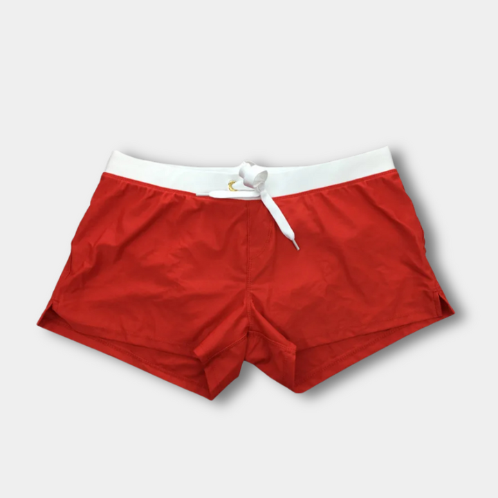Short de bain homme ajusté, taille contrastée. Coupe élégante et confortable.