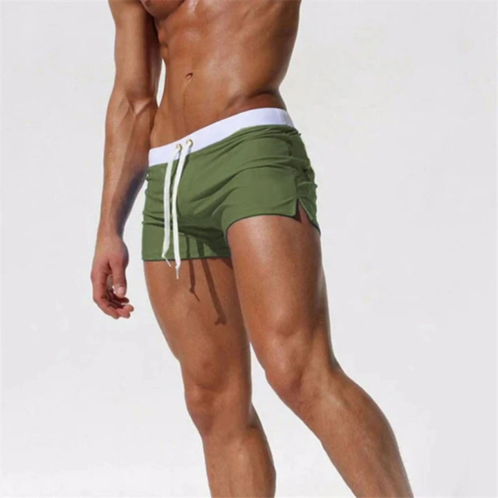 "Short de bain homme séchage rapide, taille ajustable, tissu léger et respirant, couleurs vibrantes, été piscine plage."