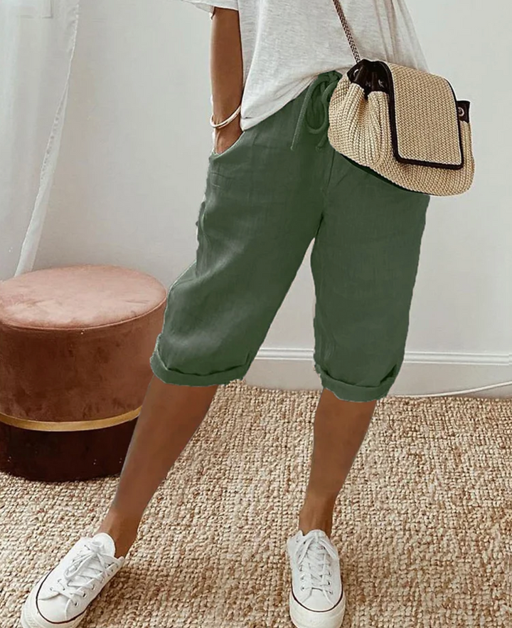 Short en lin élégant Miranda pour femme, confortable et chic, parfait pour l'été avec des détails raffinés.