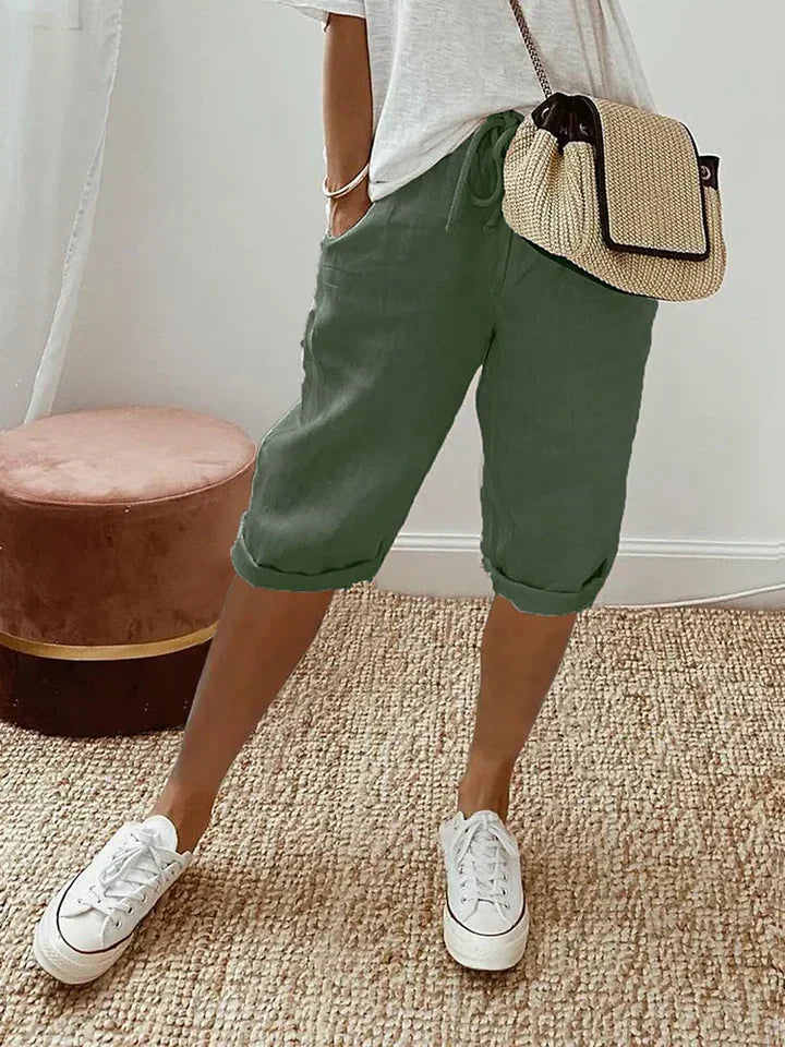 Short femme élégant en coton et lin. Coupe flatteuse, confort optimal.  Idéal été.
