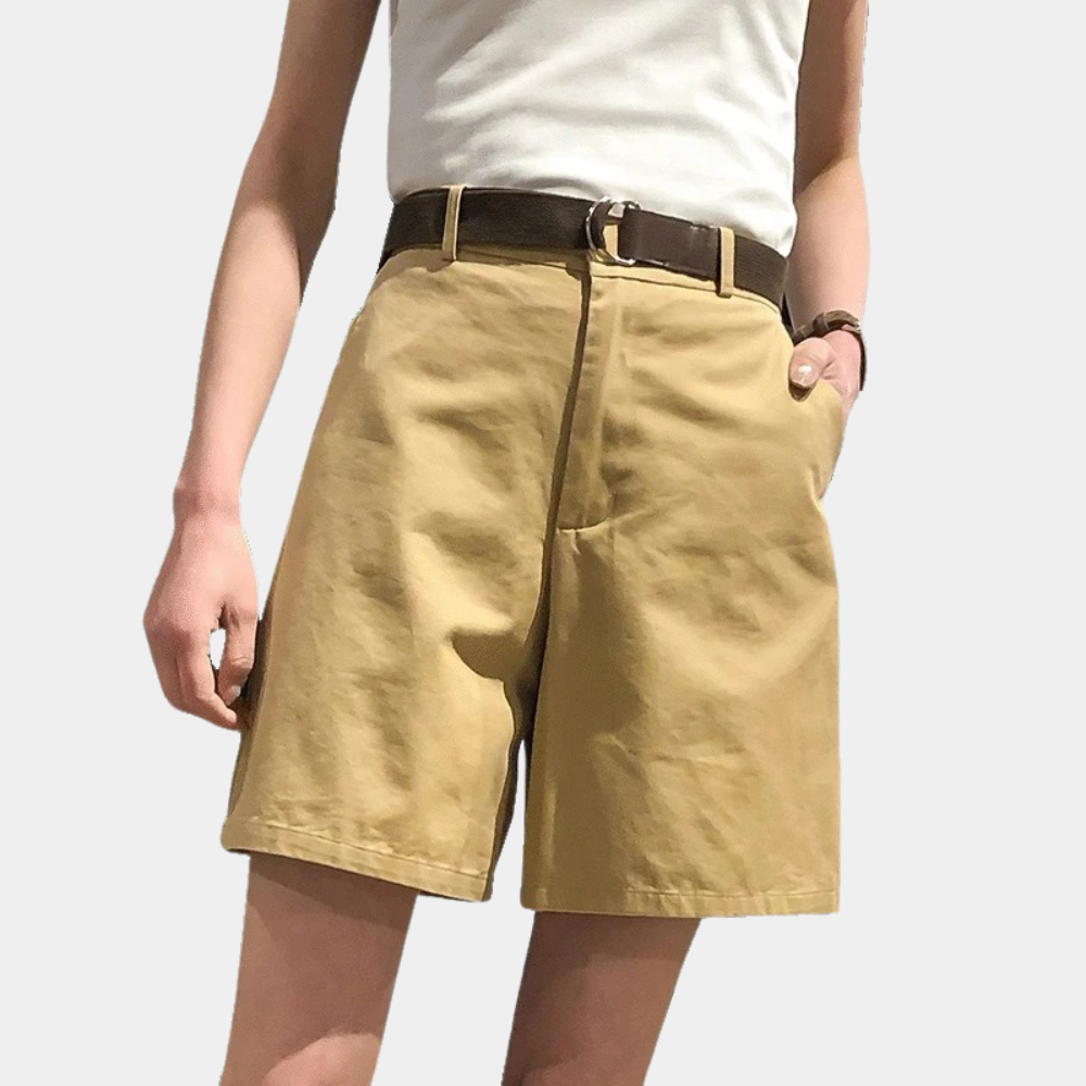 "Short femme élégant Pierrette blanc, coupe bermuda, confort et style chic, look moderne et décontracté, été."