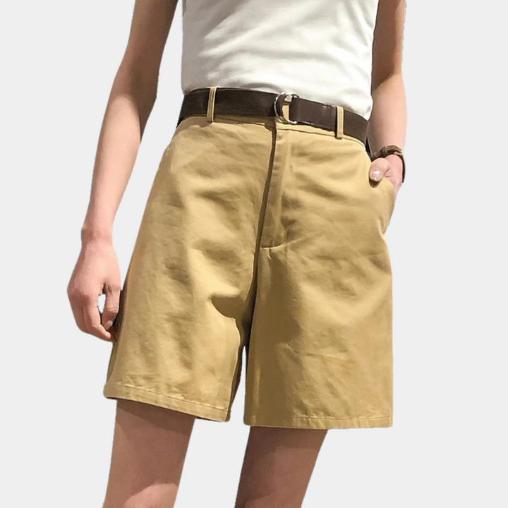 "Short femme élégant Pierrette blanc, coupe bermuda, confort et style chic, look moderne et décontracté, été."