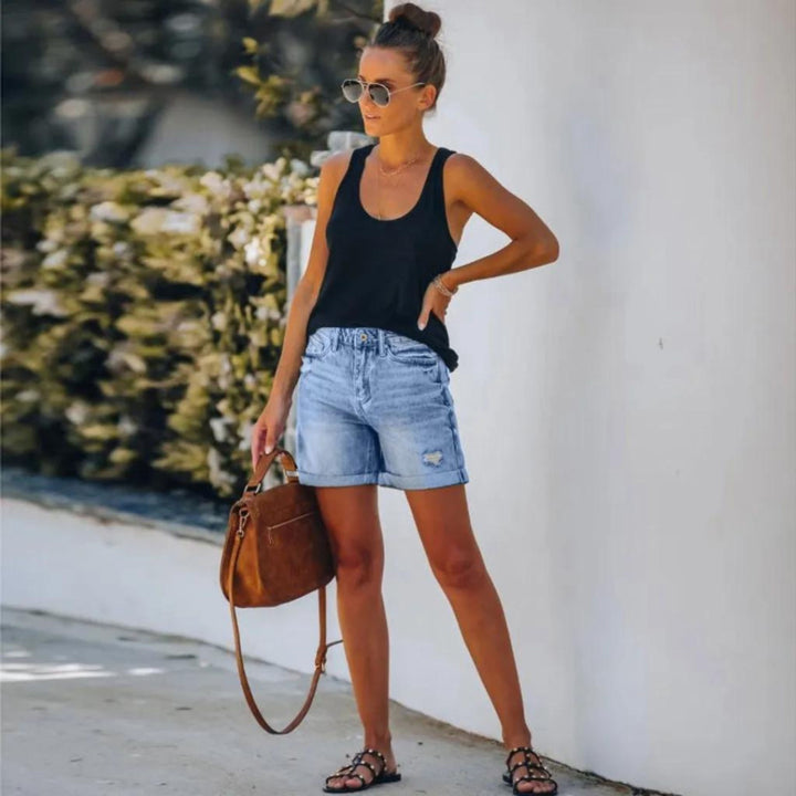 Short femme décontracté taille haute, parfait pour l'été. Vêtement femme confortable pour un look estival chic et mode.