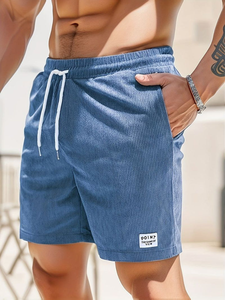 "Shorts rayés homme été, ajustables, couleurs tendance, couture précise, confort décontracté."