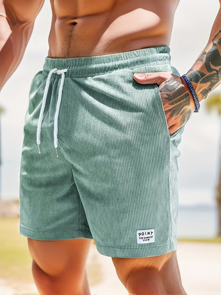 "Shorts rayés homme été, ajustables, couleurs tendance, couture précise, confort décontracté."