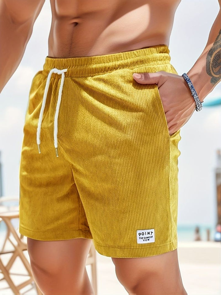 "Shorts rayés homme été, ajustables, couleurs tendance, couture précise, confort décontracté."
