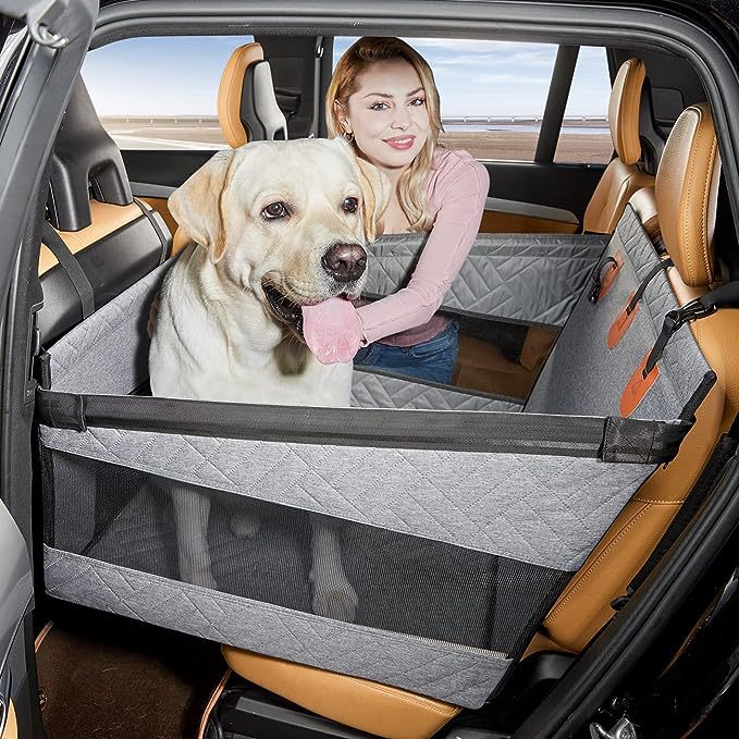 Siège auto chien: confort & sécurité. Harnais intégré, rembourrage doux, ventilation optimale. Voyage serein pour votre anima