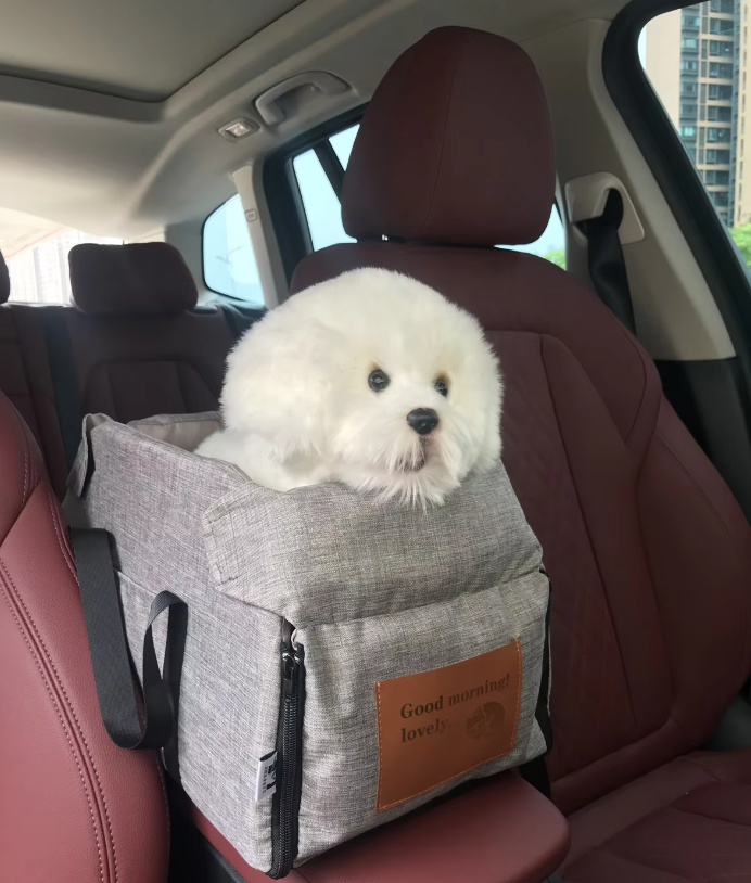 Siège auto rembourré pour chien, confortable et sécuritaire.  Voyage en toute sécurité pour votre animal.