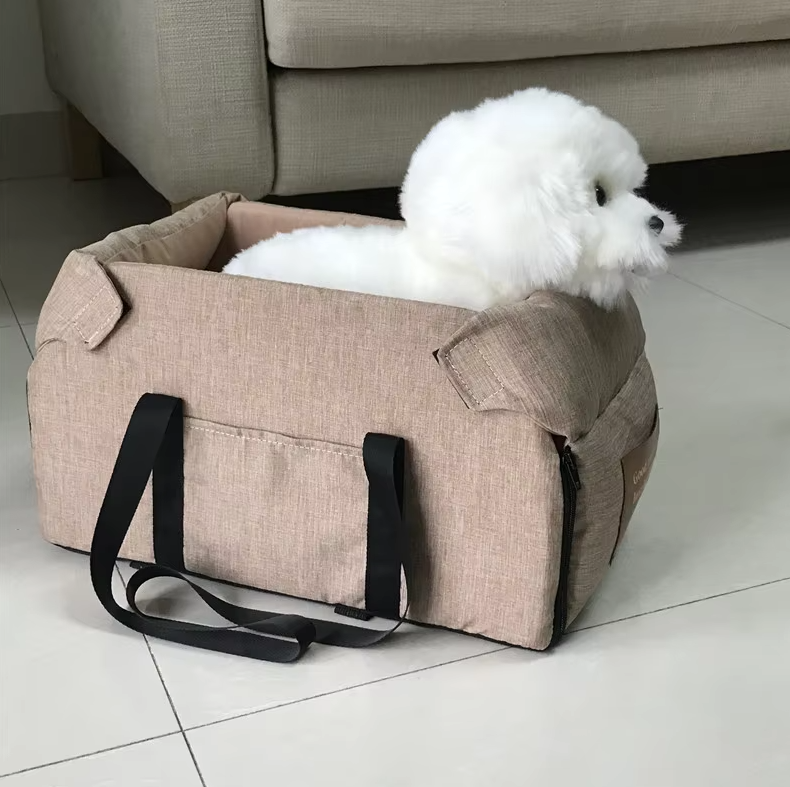 Siège auto rembourré pour chien, confortable et sécuritaire.  Voyage en toute sécurité pour votre animal.
