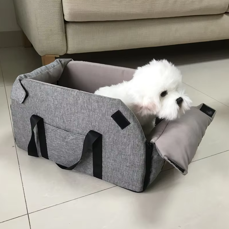 Siège auto rembourré pour chien, confortable et sécuritaire.  Voyage en toute sécurité pour votre animal.