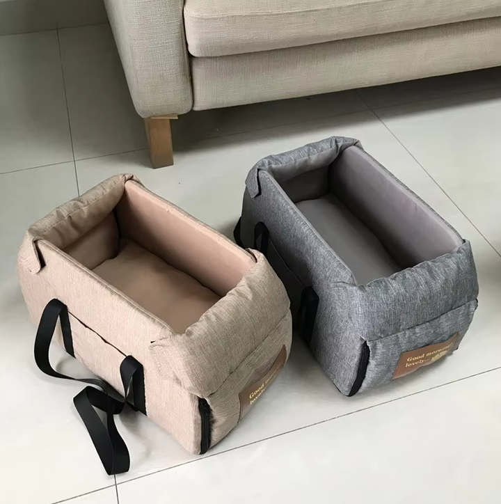 Siège auto rembourré pour chien, confortable et sécuritaire.  Voyage en toute sécurité pour votre animal.