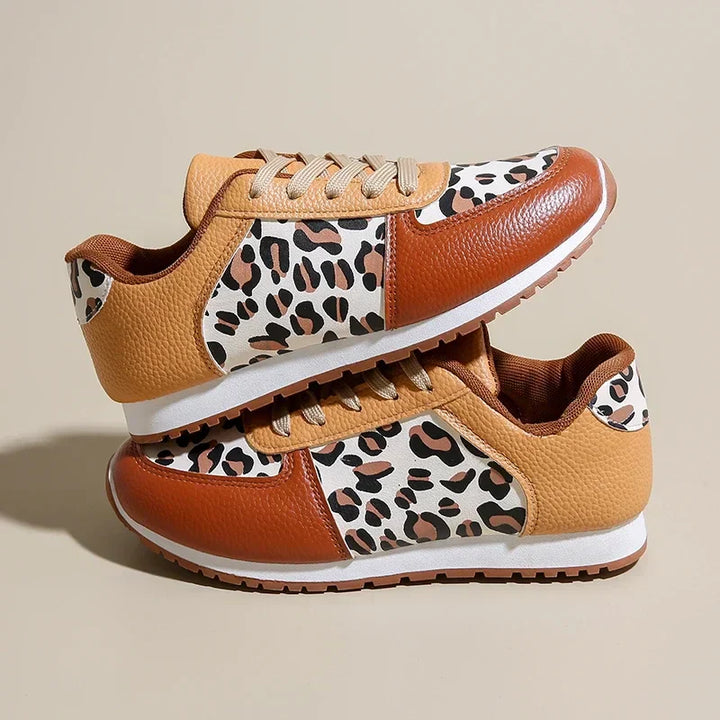 Sneaker léopard femme marron et noir, style audacieux pour confort urbain quotidien.