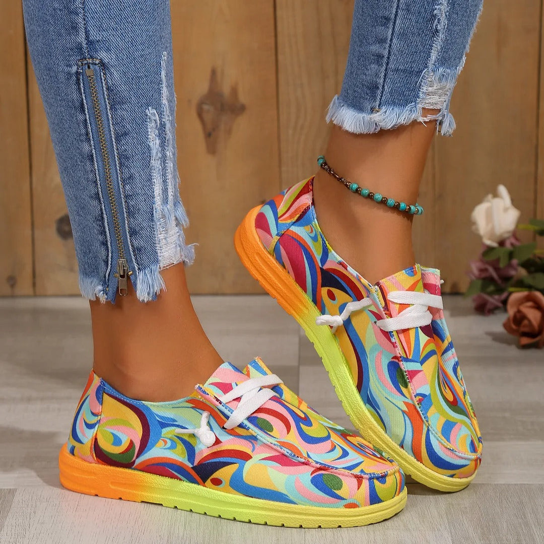 Sneakers colorées pour femme. Design moderne et confortable. Chaussures tendance aux couleurs vives.
