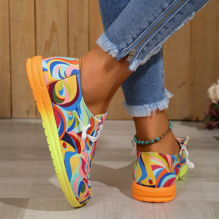 Sneakers colorées pour femme. Design moderne et confortable. Chaussures tendance aux couleurs vives.