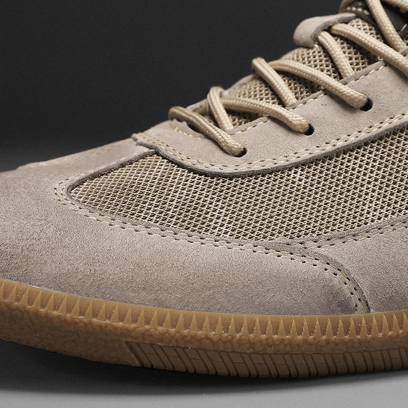 "Sneakers en cuir italien pour homme, élégantes, semelle antidérapante, couleur marron, confort quotidien."