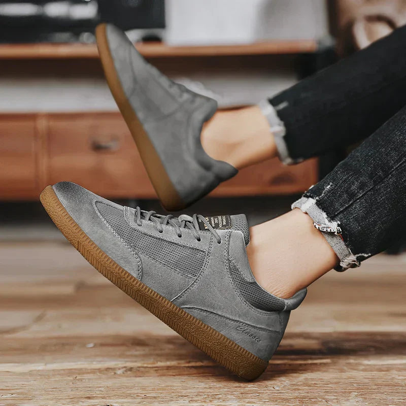 "Sneakers en cuir italien pour homme, élégantes, semelle antidérapante, couleur marron, confort quotidien."