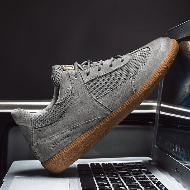 "Sneakers en cuir italien pour homme, élégantes, semelle antidérapante, couleur marron, confort quotidien."