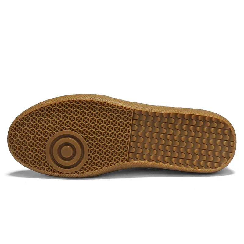 "Sneakers en cuir italien pour homme, élégantes, semelle antidérapante, couleur marron, confort quotidien."