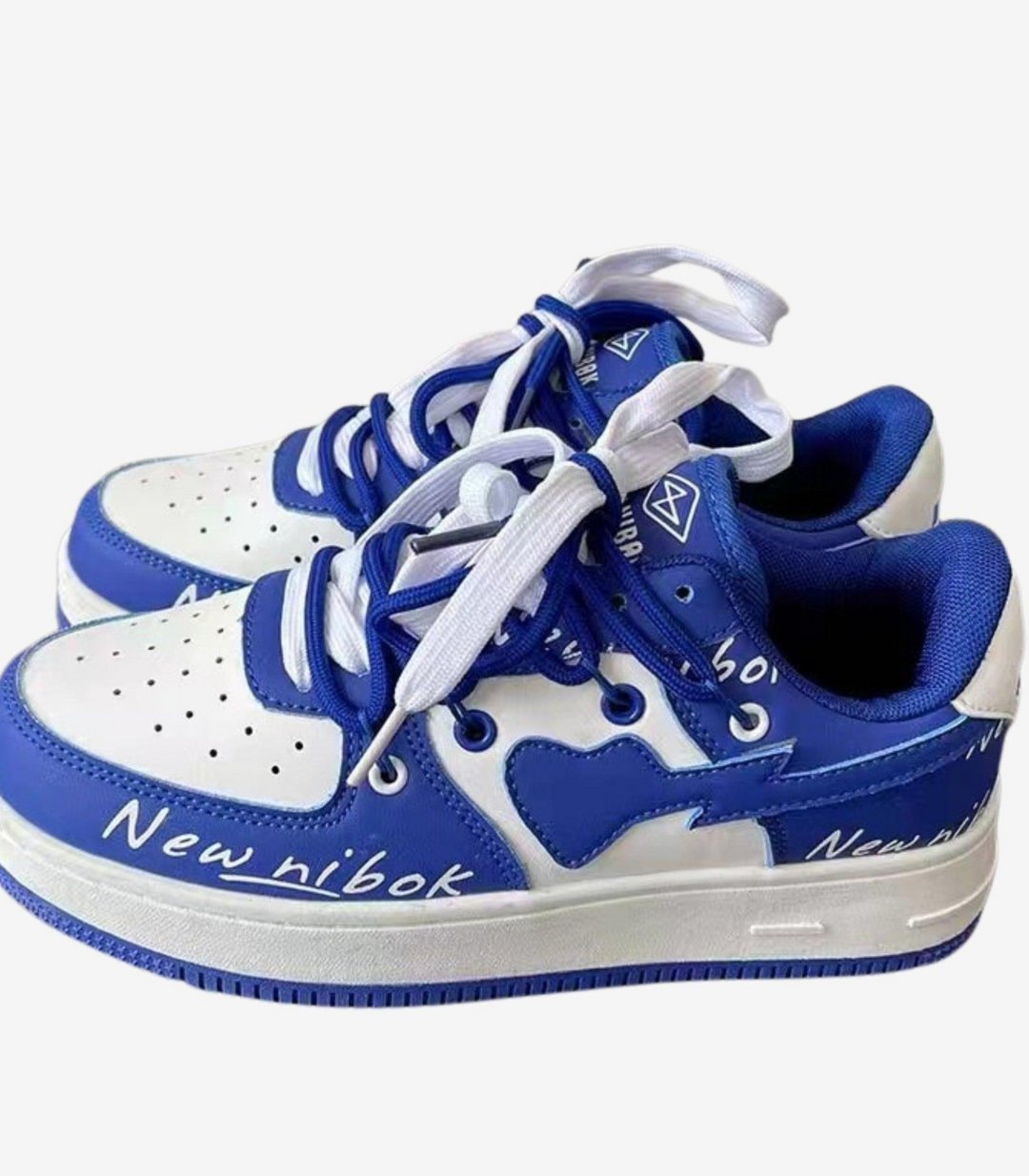 Chaussures sneakers femme, confortables et stylées avec motif cœur, idéales pour toutes les saisons.