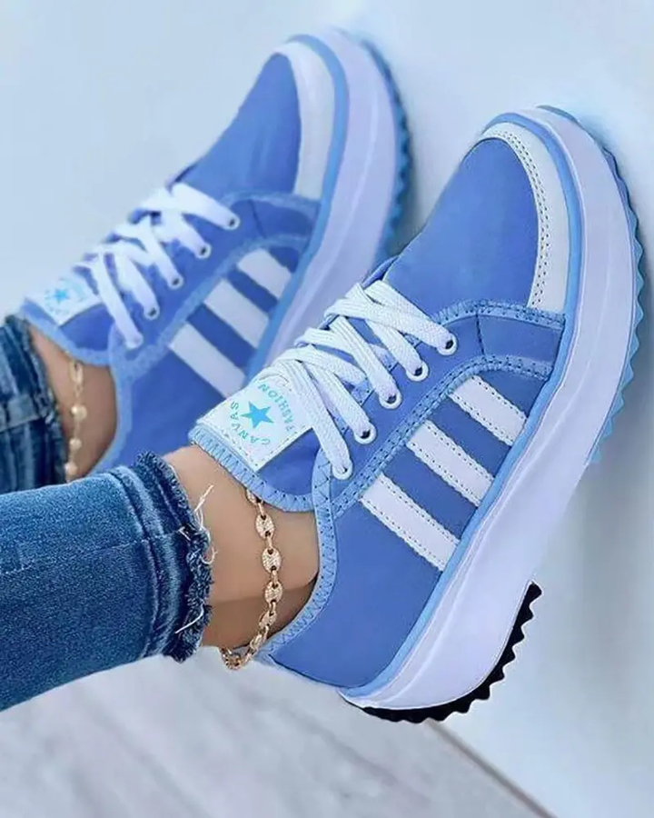 Sneakers femmes colorées, confortables et stylées.  Modèle blanc.