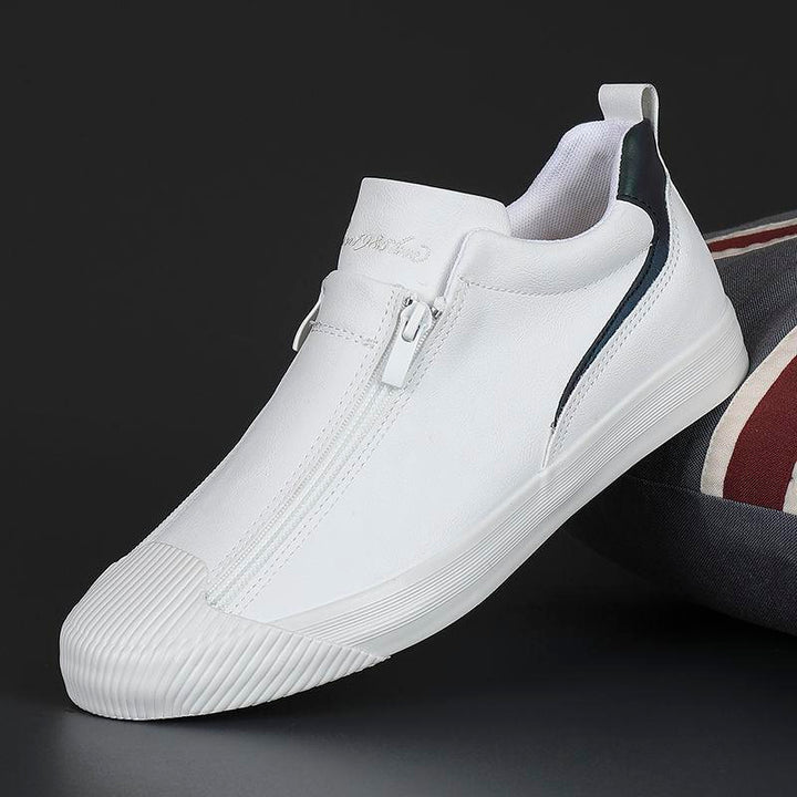 Vue de face sneakers homme, design épuré, couleur neutre. Chaussures intemporelles pour un style raffiné et polyvalent.