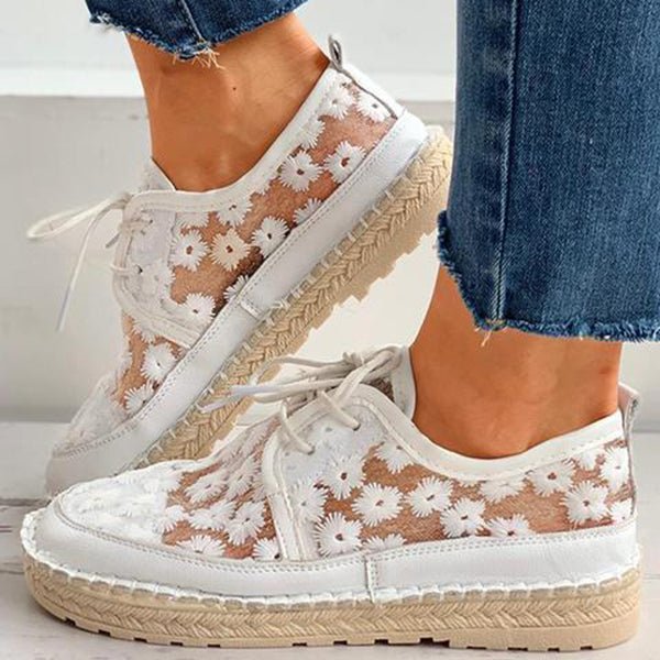 Sneakers femme motif floral, design aéré. Chaussures orthopédiques garantissant confort et style moderne.