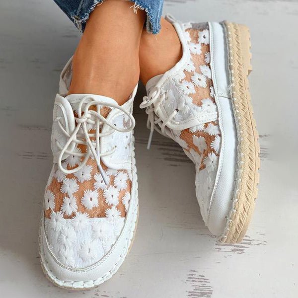 Chaussures orthopédiques aérées femmes, motif floral vibrant. Confort longue durée et mode printanière.