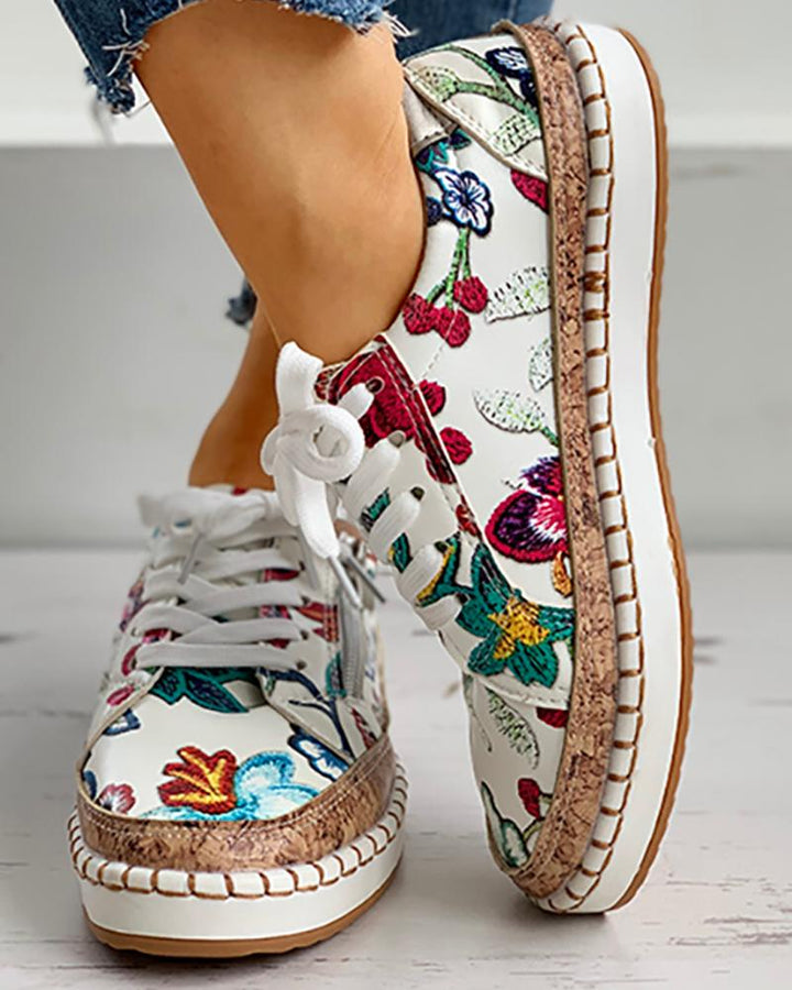 Sneakers orthopédiques fleuries pour femmes, garantissant confort, style et soutien pour vos journées actives.