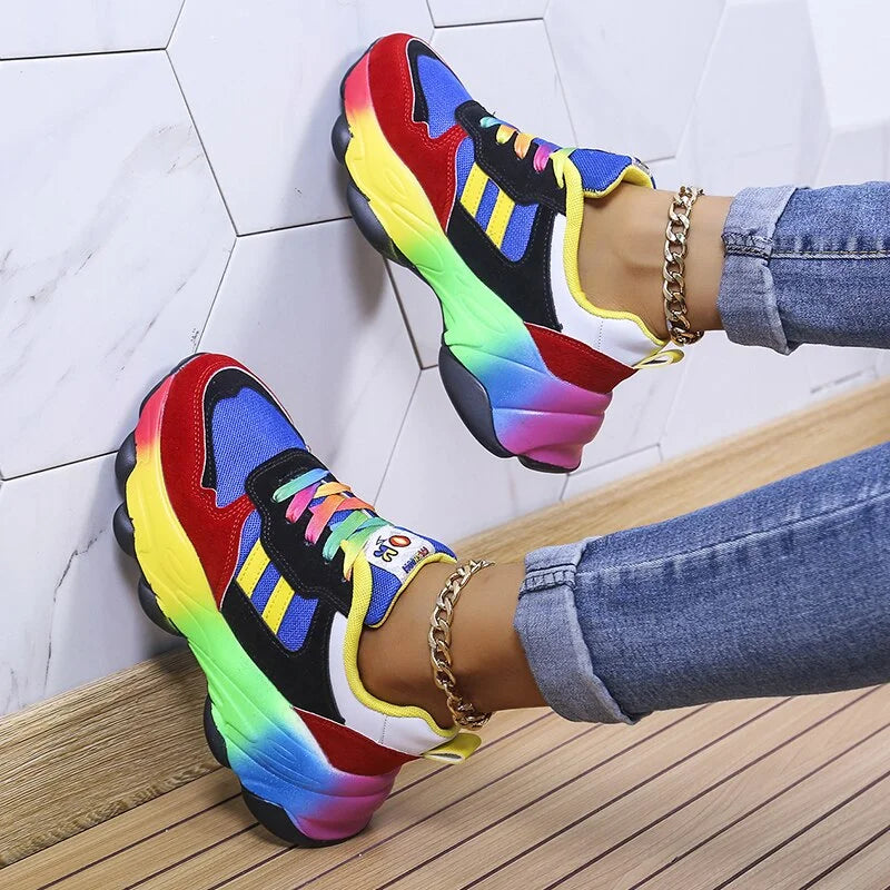 Sneakers plateforme multicolores femme. Design tendance, confort orthopédique et semelle ergonomique.