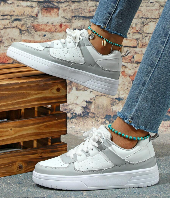 "Sneakers Sylviane femme multicolores avec motifs animaliers, confortables, idées audacieuses en bleu, jaune, noir et rouge."