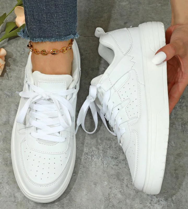 "Sneakers Sylviane femme multicolores avec motifs animaliers, confortables, idées audacieuses en bleu, jaune, noir et rouge."