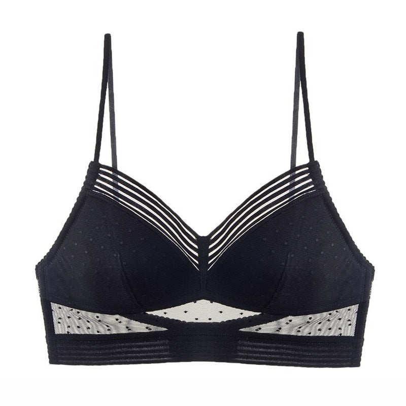 Soutien-gorge invisible dos-nu auto-adhésif, solution discrète et élégante pour une liberté totale sous les robes.